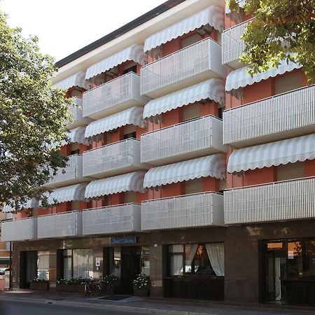 Hotel Desiree ลินญาโน ซับเบียโดโร ภายนอก รูปภาพ