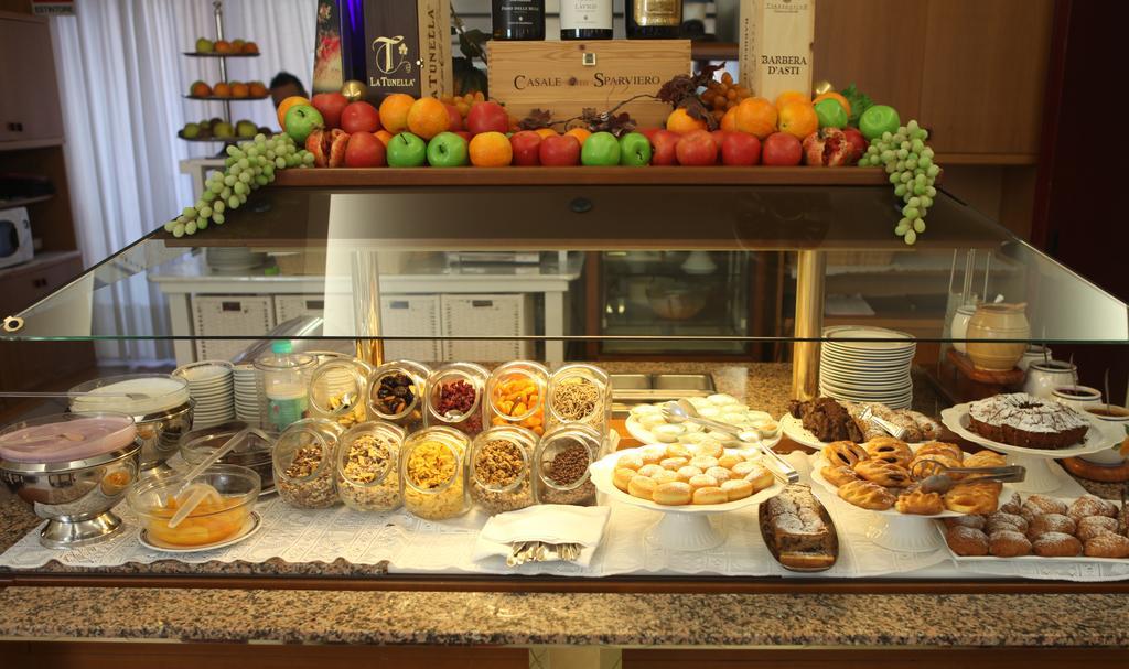 Hotel Desiree ลินญาโน ซับเบียโดโร ภายนอก รูปภาพ
