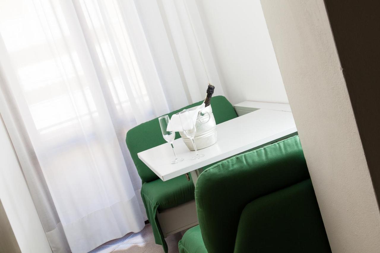 Hotel Desiree ลินญาโน ซับเบียโดโร ภายนอก รูปภาพ