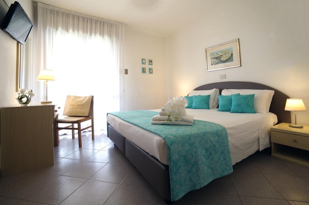 Hotel Desiree ลินญาโน ซับเบียโดโร ภายนอก รูปภาพ