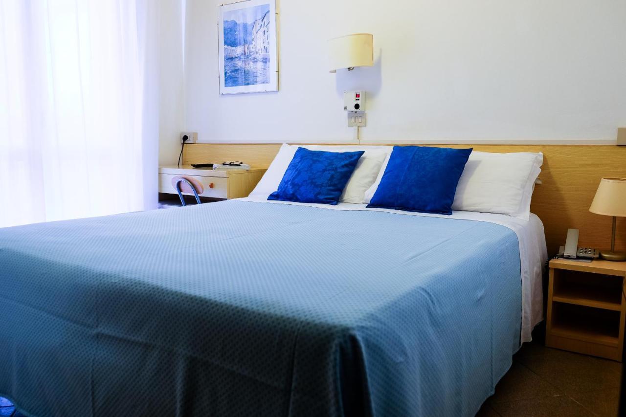 Hotel Desiree ลินญาโน ซับเบียโดโร ภายนอก รูปภาพ