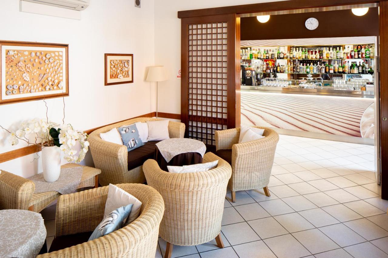Hotel Desiree ลินญาโน ซับเบียโดโร ภายนอก รูปภาพ