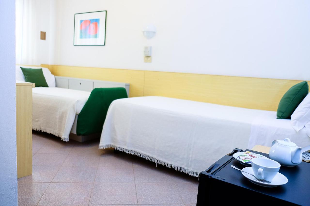 Hotel Desiree ลินญาโน ซับเบียโดโร ภายนอก รูปภาพ